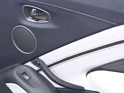 Used 2023 Aston Martin V12 Vantage Roadster image 22