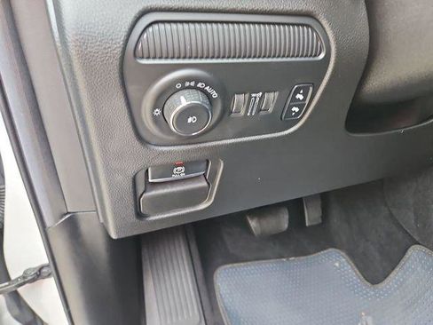 Used 2022 Jeep Wagoneer Series I w/ Premium Group I AWD/4WD image 18