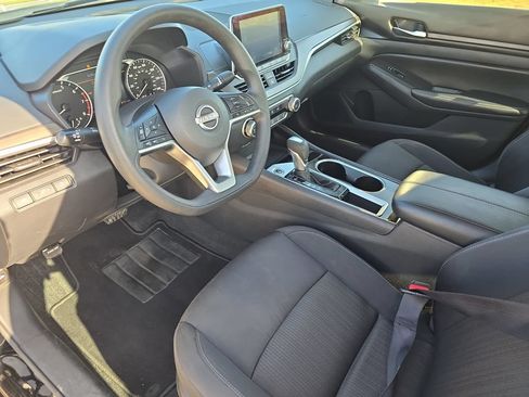 Used 2024 Nissan Altima 2.5 SV FWD image 15