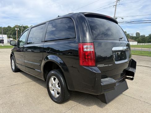 Used 2008 Dodge Grand Caravan SXT FWD image 4