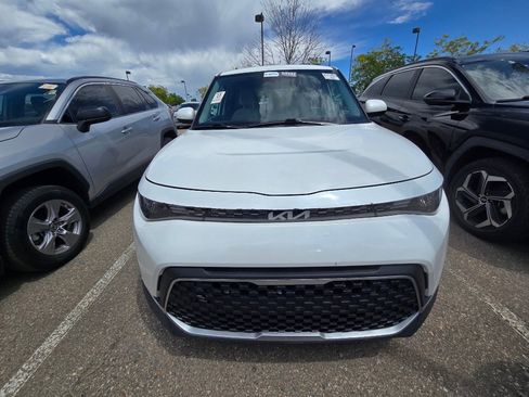 Used 2023 Kia Soul LX FWD image 14