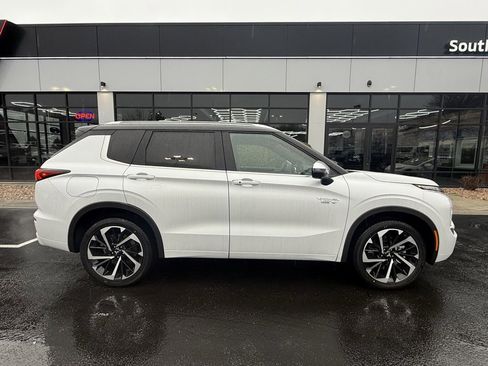 Used 2025 Mitsubishi Outlander SEL Black Edition image 8