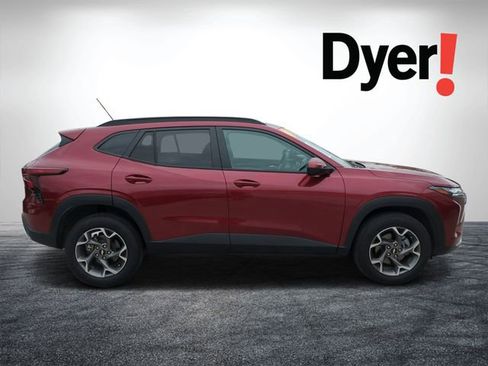 Certified 2025 Chevrolet Trax LT image 2