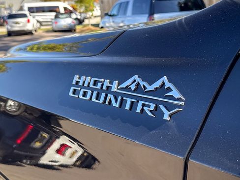 Used 2023 Chevrolet Suburban High Country image 5