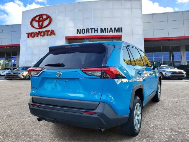 Used 2021 Toyota RAV4 LE FWD image 4