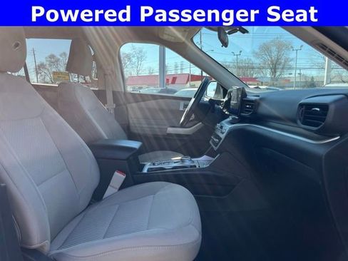 Used 2022 Ford Explorer XLT image 13