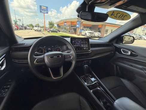 Used 2024 Jeep Compass Trailhawk AWD/4WD image 13