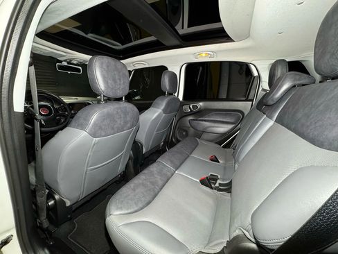 Used 2017 FIAT 500L Trekking w/ Dual-Pane Sunroof Package FWD image 18