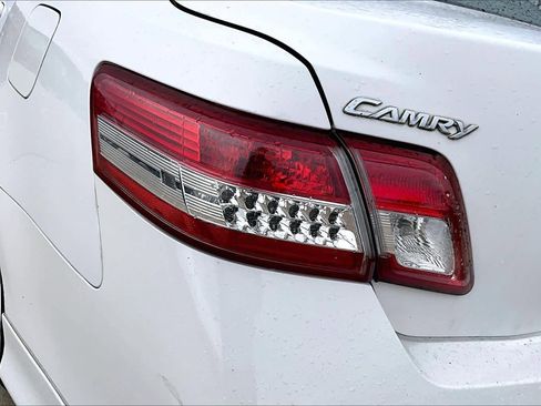 Used 2010 Toyota Camry SE image 25