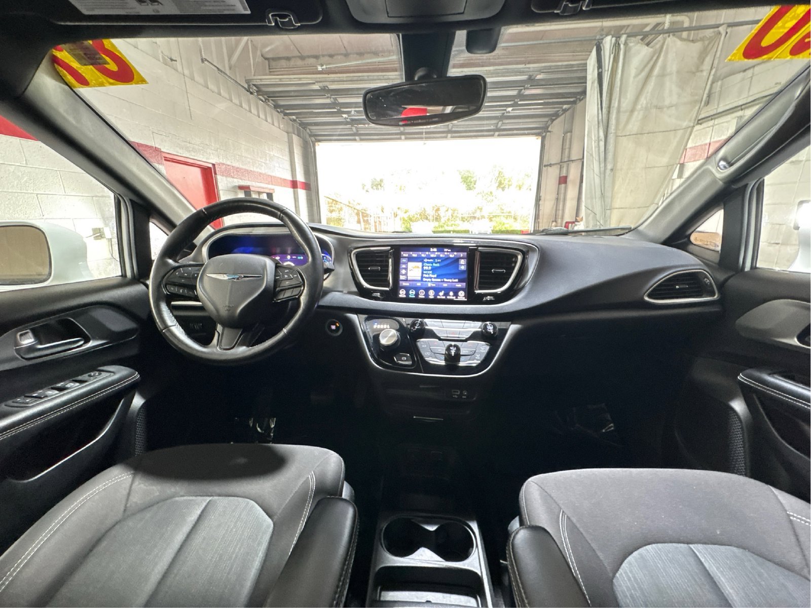 Used 2020 Chrysler Pacifica Touring w/ S Appearance Package FWD image 25