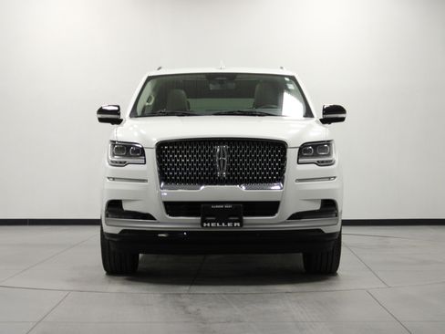 Used 2022 Lincoln Navigator Reserve image 9