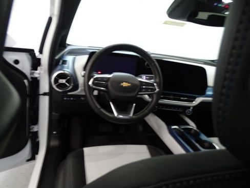 Used 2025 Chevrolet Equinox EV LT FWD image 5