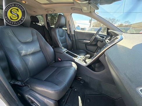Used 2015 Volvo XC60 T5 Premier image 17