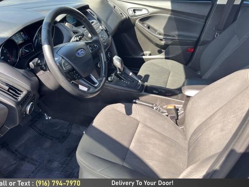 Used 2016 Ford Focus SE w/ SE Sport Package FWD image 13