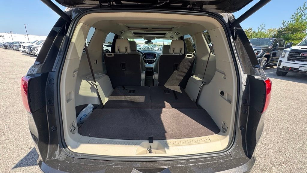 Used 2019 GMC Acadia Denali w/ Technology Package FWD image 4