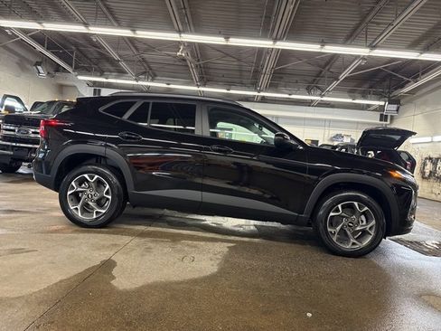 New 2026 Chevrolet Trax LT image 7