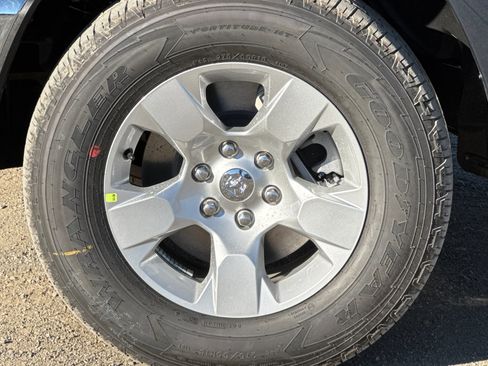 New 2026 RAM 1500 4x4 Crew Cab image 23