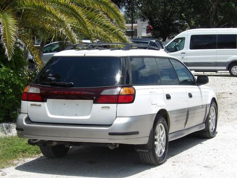Used 2001 Subaru Outback Wagon image 8