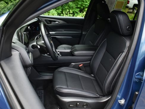 Used 2026 Chevrolet Traverse LT AWD/4WD image 9