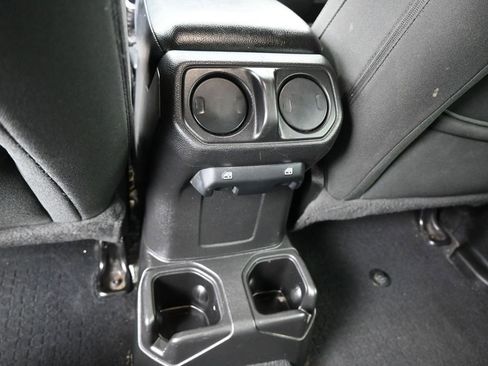 Used 2022 Jeep Wrangler Unlimited Sport w/ Xtreme Recon 35" Tire Package AWD/4WD image 34