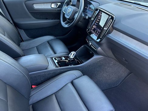 Used 2025 Volvo XC40 B5 Plus AWD/4WD image 19