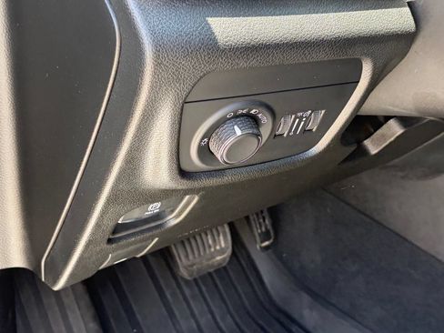 Used 2023 Jeep Grand Cherokee L Laredo AWD/4WD image 6