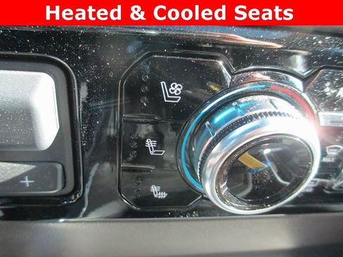 Used 2024 GMC Sierra 1500 SLT w/ SLT Premium Plus Package image 17