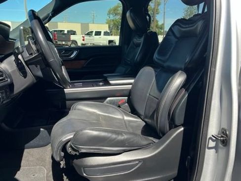 Used 2019 Lincoln Navigator Premiere AWD/4WD image 28