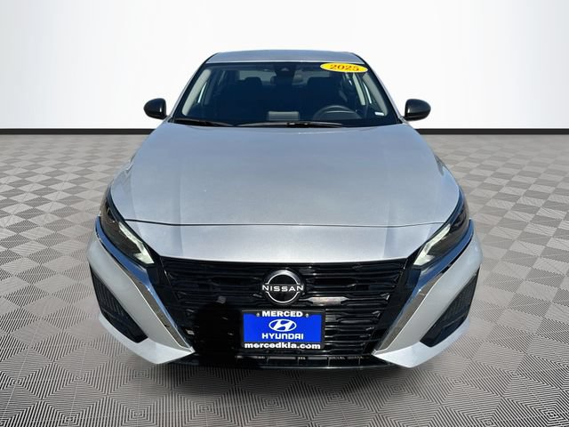 Used 2025 Nissan Altima 2.5 SV FWD image 2