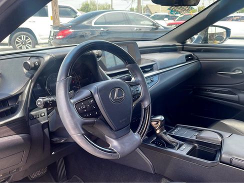 Used 2019 Lexus ES 350 w/ Luxury Package image 8