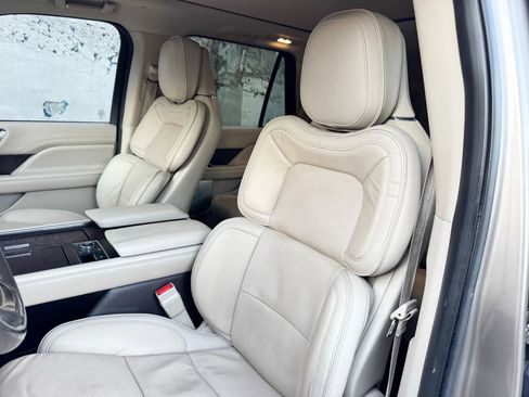 Used 2018 Lincoln Navigator Reserve w/ Technology Package image 11