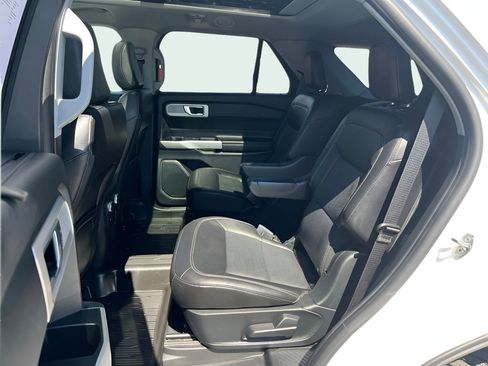 Used 2021 Ford Explorer Limited w/ Equipment Group 301A AWD/4WD image 12