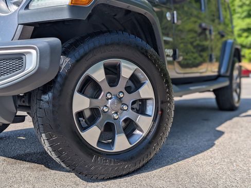 Used 2018 Jeep Wrangler Unlimited Sahara AWD/4WD image 34