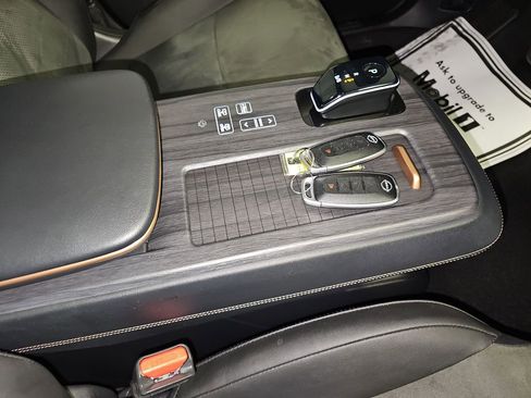 Used 2023 Nissan Ariya AWD image 17