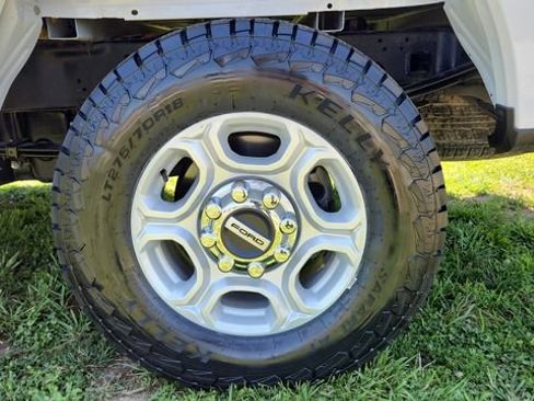 Certified 2025 Ford F250 XLT AWD/4WD image 9
