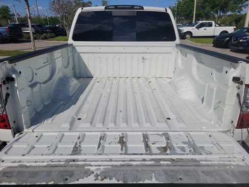Used 2021 Nissan Titan SV w/ SV Convenience Package RWD image 13