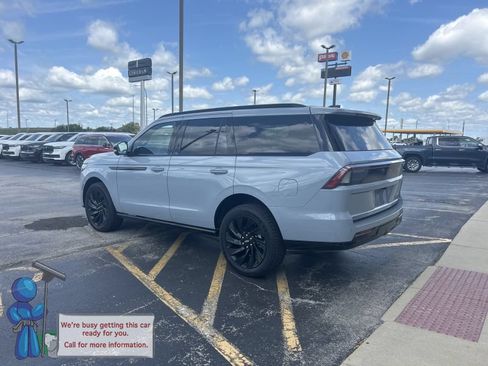Used 2026 Lincoln Navigator Reserve w/ Jet Appearance Package AWD/4WD image 3