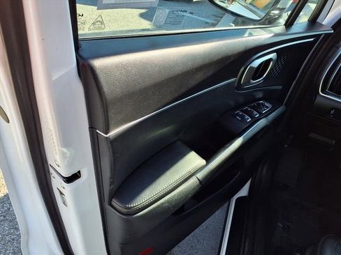 Used 2024 Kia Sorento S image 10