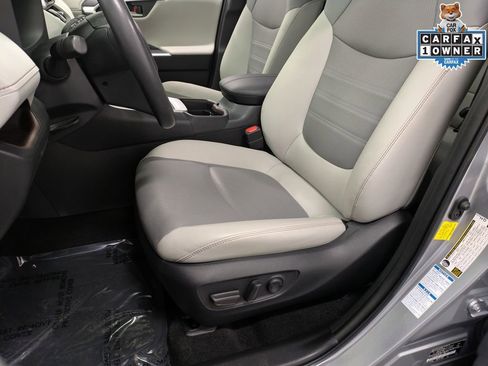 Used 2020 Toyota RAV4 Limited image 12