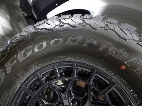Used 2025 Ford F150 Raptor w/ Equipment Group 803A Raptor R AWD/4WD image 52