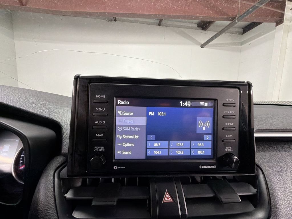 Used 2021 Toyota RAV4 LE FWD image 13