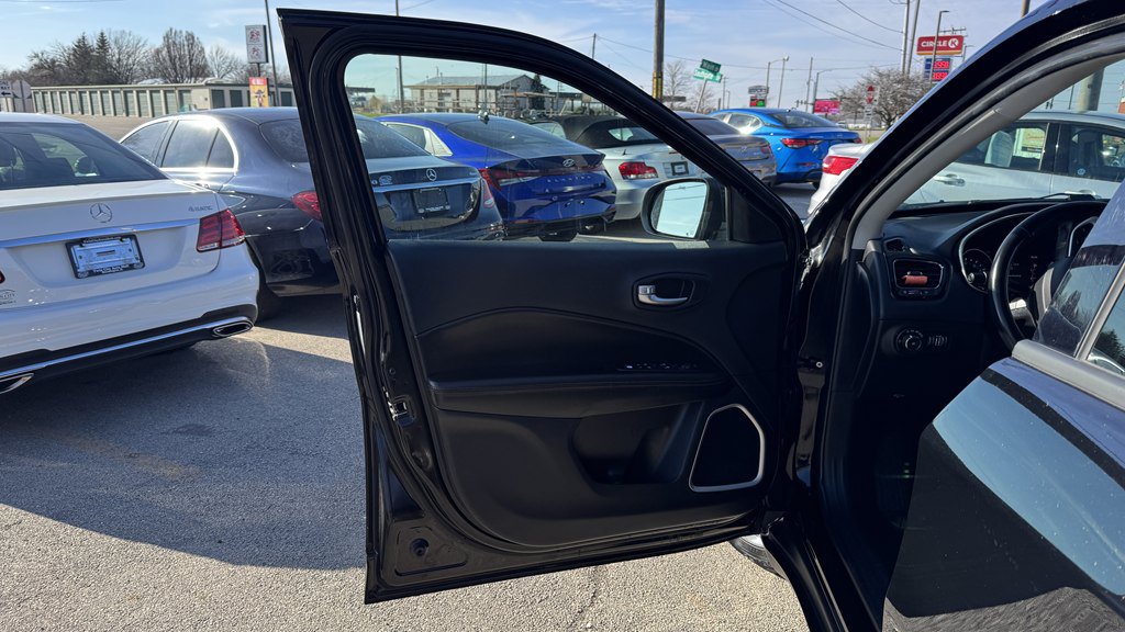 Used 2019 Jeep Compass Limited AWD/4WD image 13