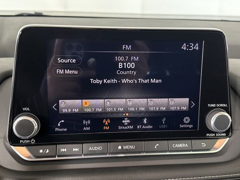 Certified 2025 Nissan Rogue SV image 19