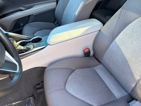 Used 2022 Toyota Camry LE w/ Carpet Mat Package (TMS) FWD image 18
