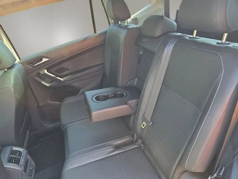 Used 2018 Volkswagen Tiguan SE w/ Panoramic Sunroof Package FWD image 41
