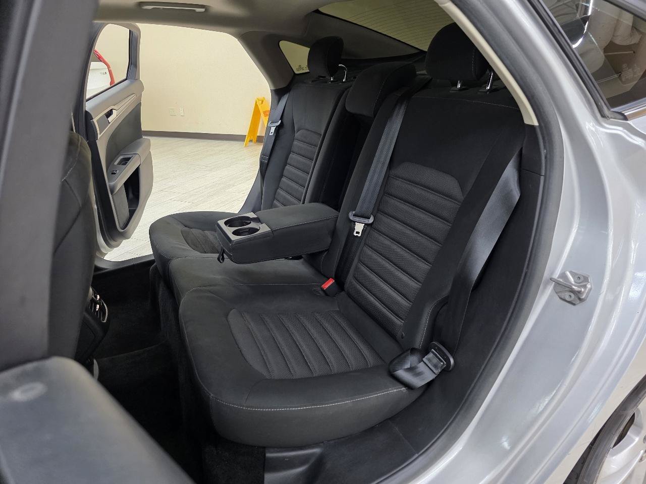 Used 2018 Ford Fusion SE FWD image 22