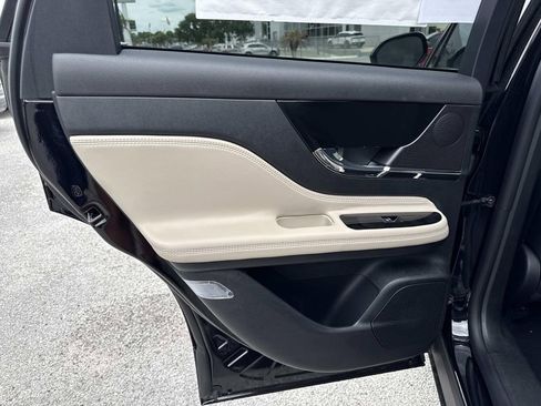 New 2026 Lincoln Corsair Premiere FWD image 13