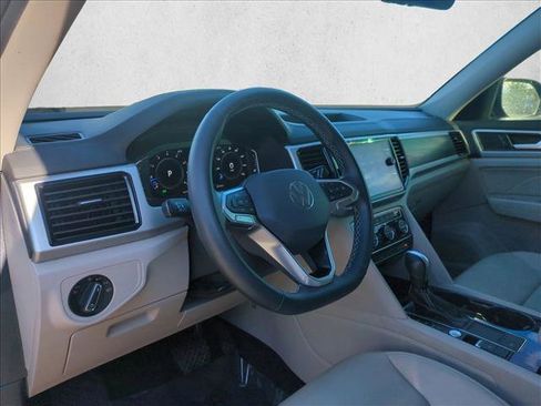 Used 2022 Volkswagen Atlas SE w/ Black Wheel Package image 10