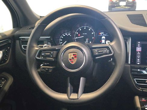 Used 2025 Porsche Macan AWD/4WD image 21