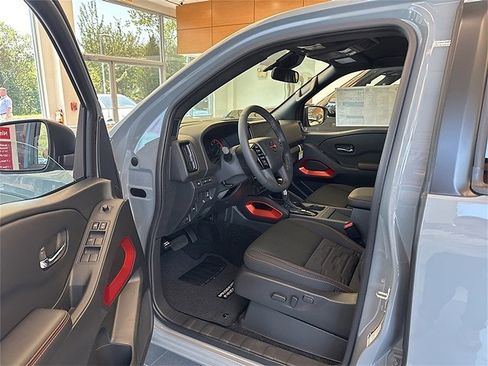 New 2025 Nissan Frontier PRO-4X w/ Pro Convenience Package image 5